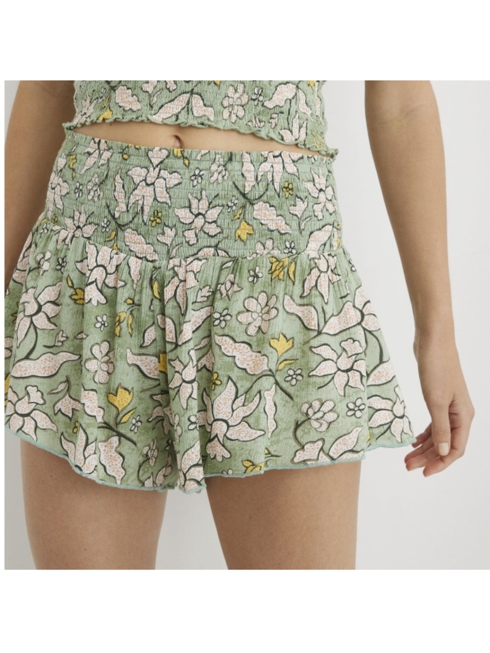 Aerie Real Me Smocked Boho Jungle shorts green with pink & yellow floral EUC